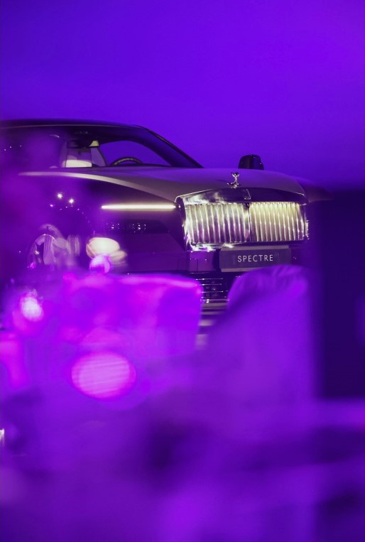 business-motors-scattered-image-3